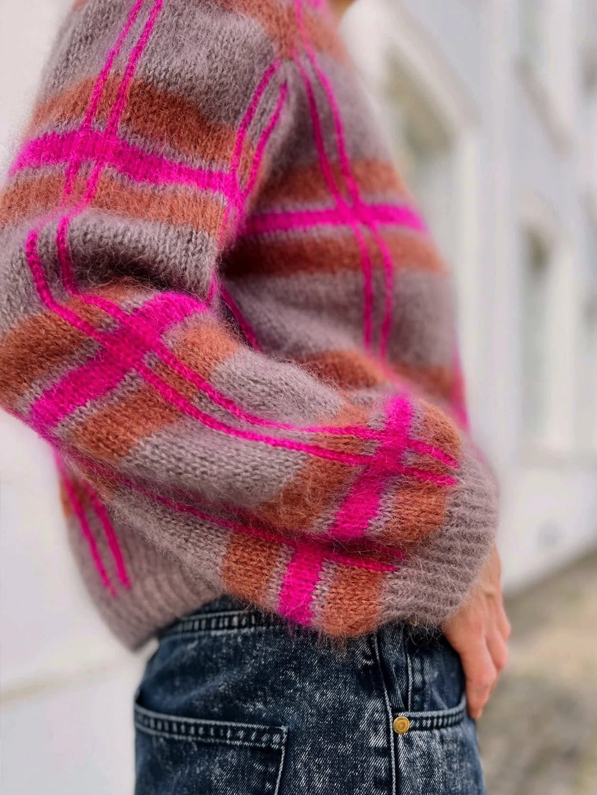 New Autumn and Winter Niche Knit Cardigan for Women, Designed in a Lazy Style, Purple Striped Pattern, Straight Round Neck Design, Pullover Top, Casual and Elegant Autumn/Winter Top, Basic Versatile Style for Urban Commuting,