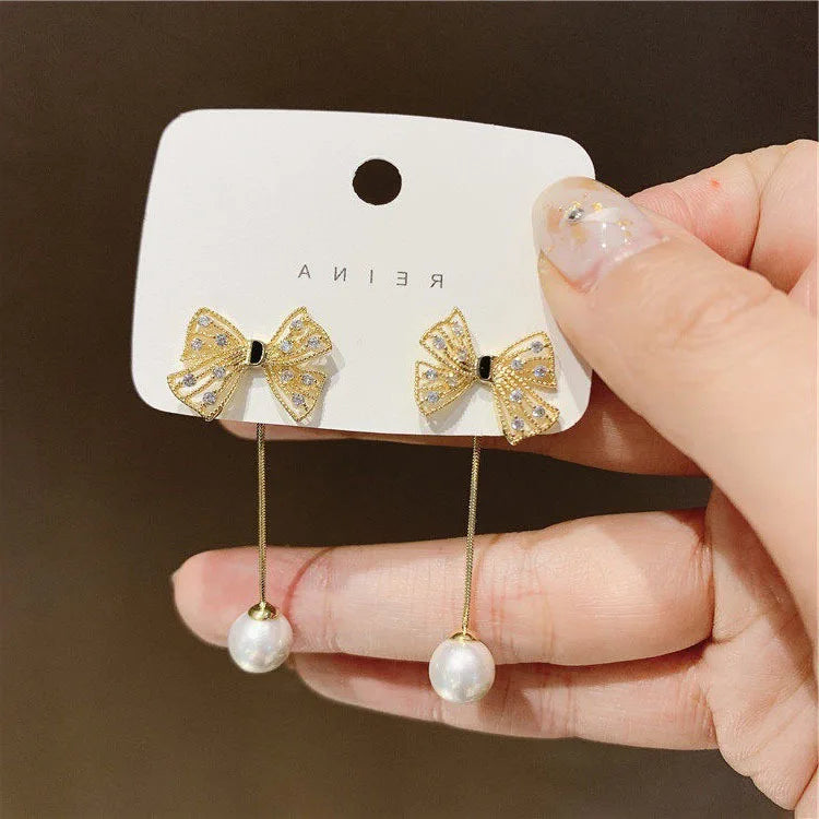 Two-Tone Leaf Drop Earrings – Carbon Zircon Pendant Style