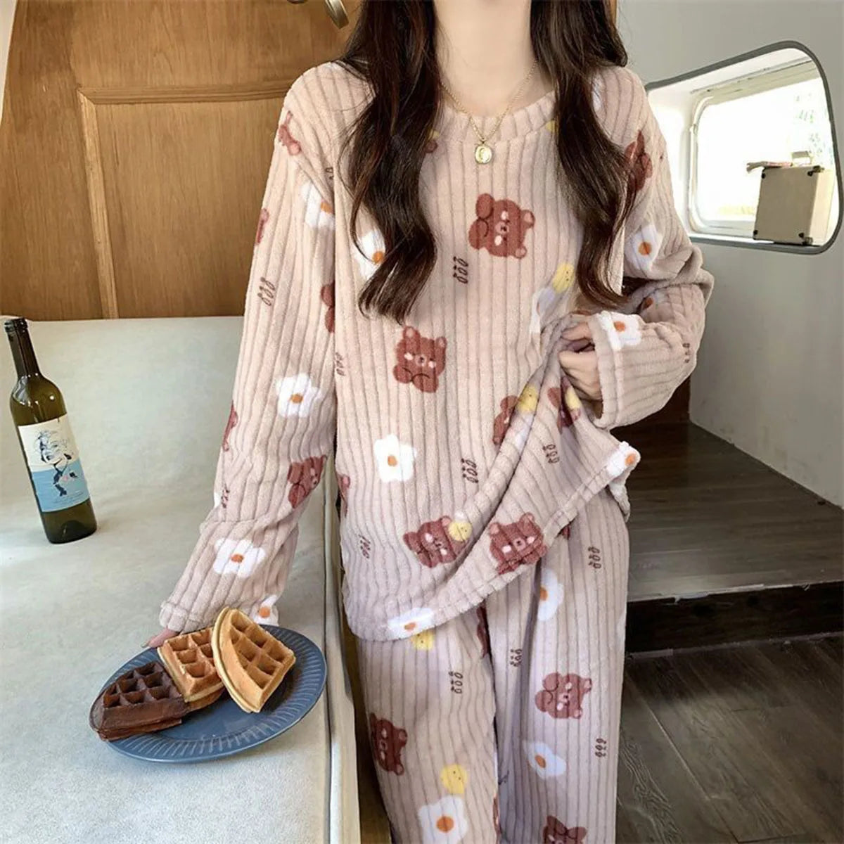 Winter Women's Pajamas Homewear Suit New Coral Fleece Warm Set of Fall and Winter Comfortable Warm Pajamas Homewear Suit