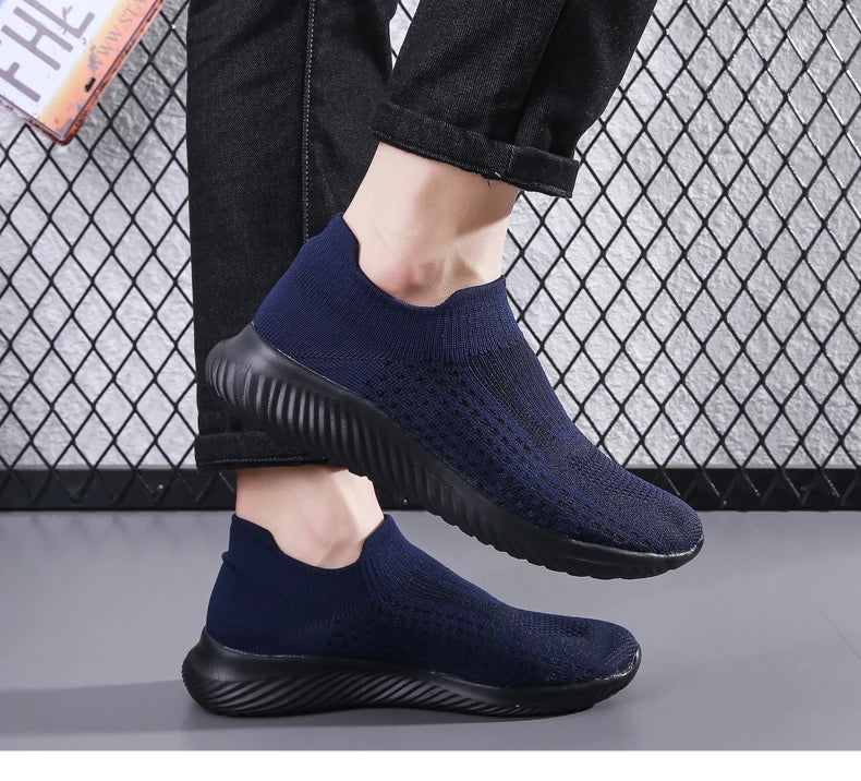 Outdoor Super Light Men Sneakers Fashion Breathable Running Sport Shoes Quality Slip-on Unisex Athletic Footwear 2022 Hot Sale