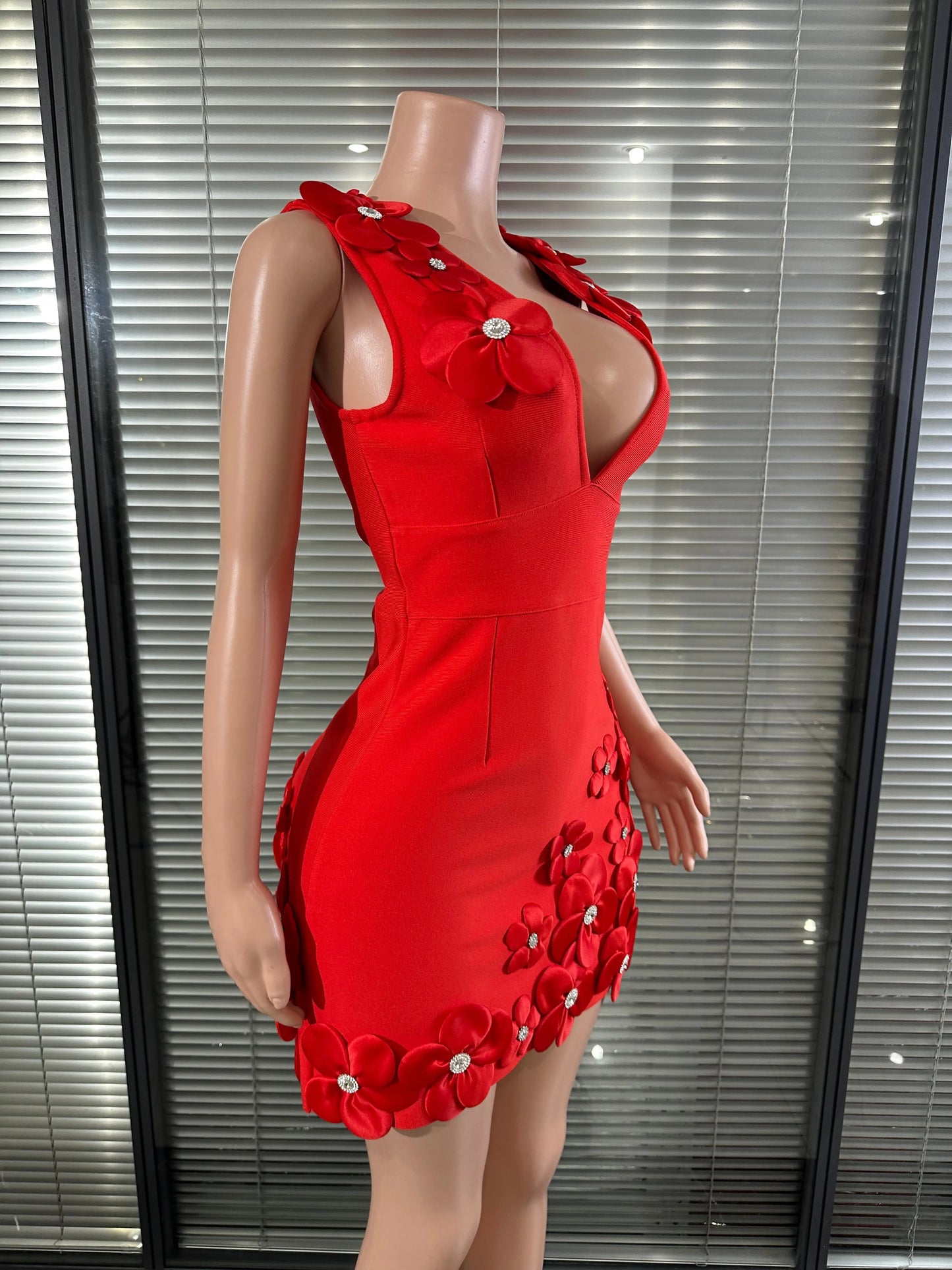 Glamorous Sexy Crystal 3D Flowers Emmbellished Deep V-neck Sleeveless High Waist Evening Party Bandage Mini Dress