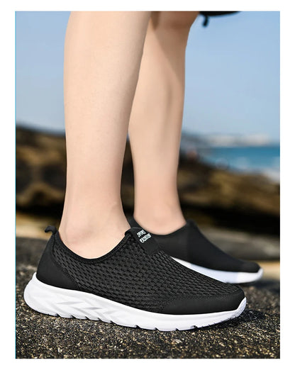 Lightweight Slip-On Shoes for Summer, Large Mesh Breathable Men's Shoes, Ultra-Light Soft-Soled Sports Shoes