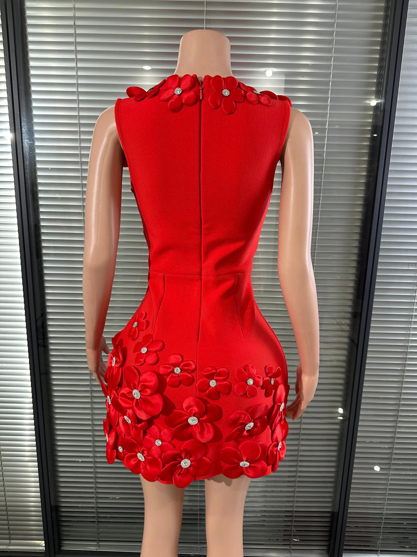 Glamorous Sexy Crystal 3D Flowers Emmbellished Deep V-neck Sleeveless High Waist Evening Party Bandage Mini Dress