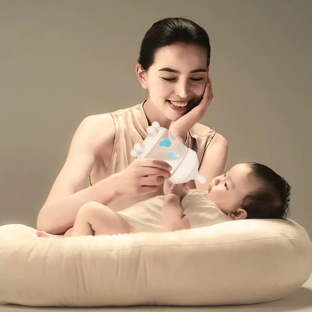180ML/270ML cute cow shaped anti bloating baby PP bottle without handle, silicone replacement nipple available for sale