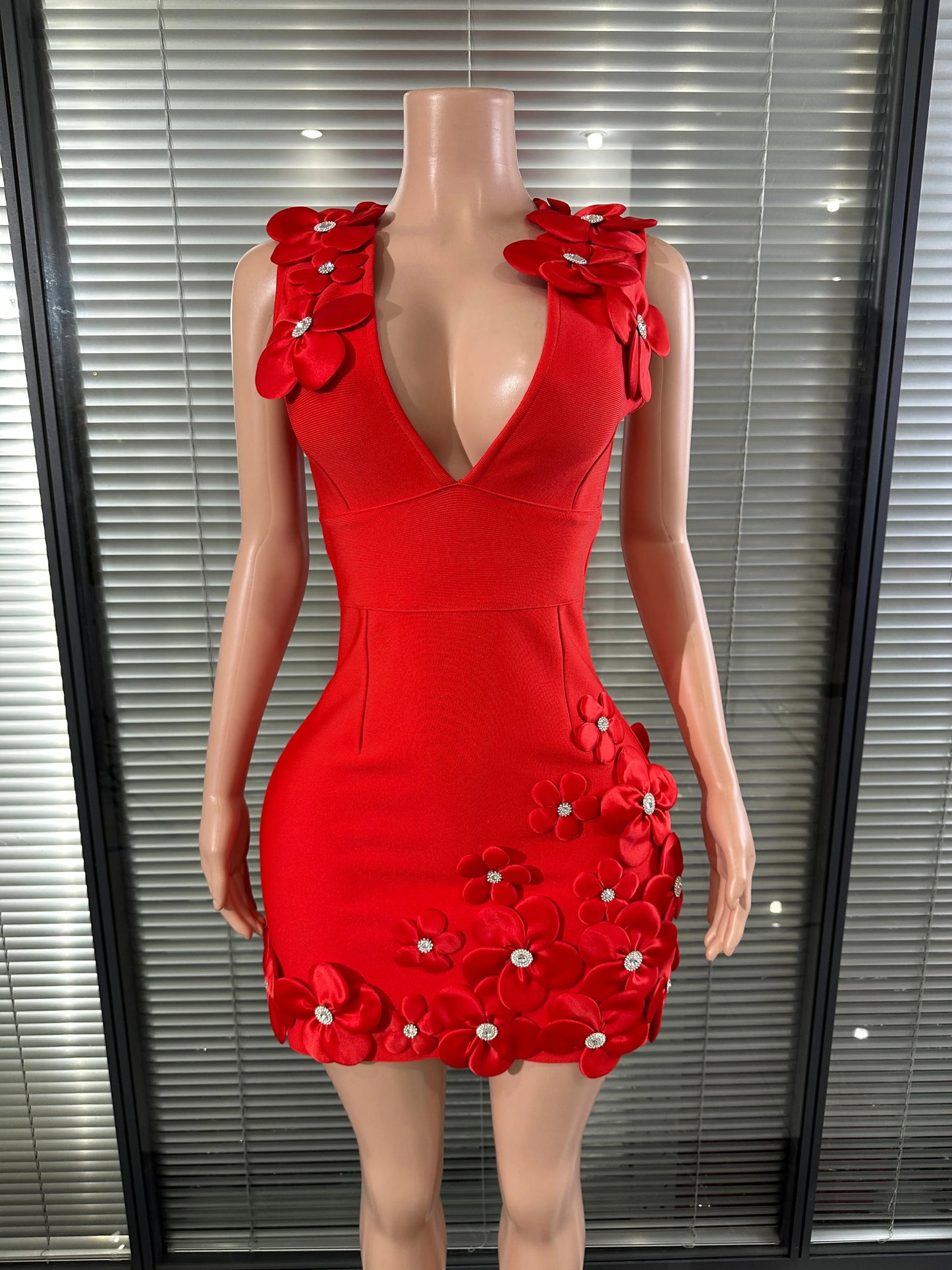 Glamorous Sexy Crystal 3D Flowers Emmbellished Deep V-neck Sleeveless High Waist Evening Party Bandage Mini Dress