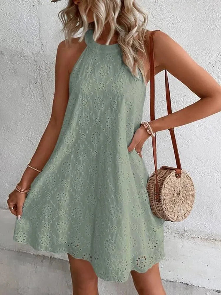 2026 Women's White Floral Cut-out Halter Neck Dress, Sleeveless Bohemian Maxi Dress with Irregular Hem for Beach Holiday