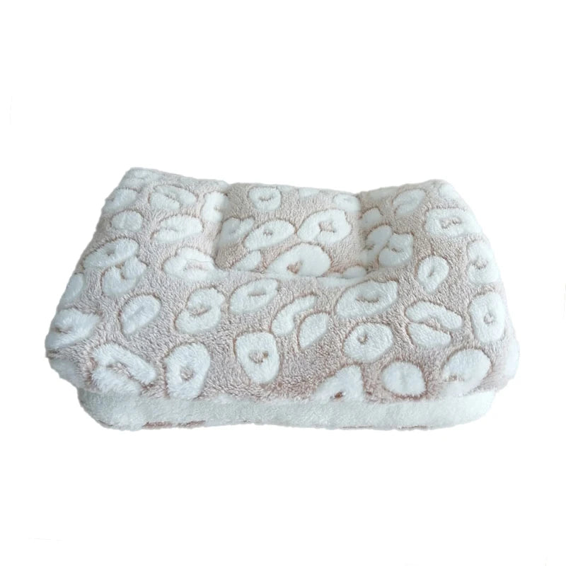 Flannel Pet Pad Dog Bed Thickened Sleeping Pad Dog Blanket Suitable for Chihuahua Labrador Puppy Kitten Small Large Dog Pet Rug