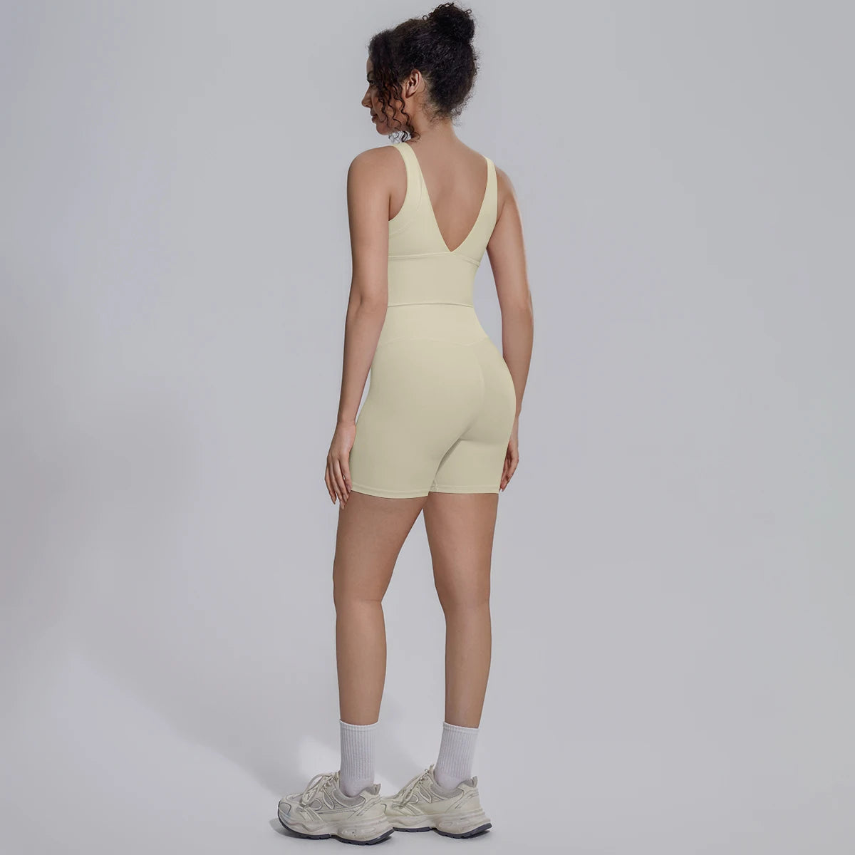 Solid Color Summer Yoga Set Woman's Sexy Backless Yoga Underwear with Chest Pad Quick-Dry Hip Push Up Fitness Shorts Sportswear