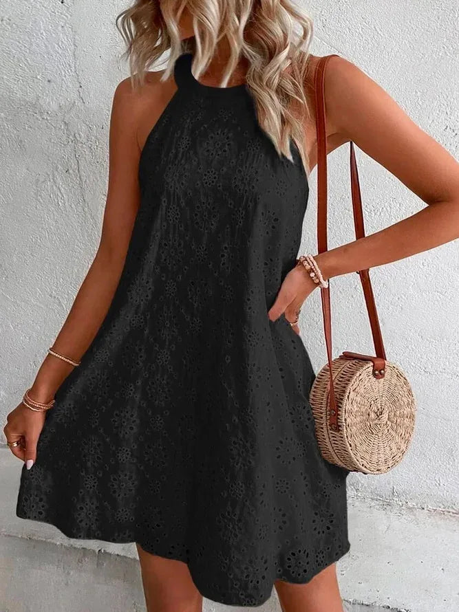 2026 Women's White Floral Cut-out Halter Neck Dress, Sleeveless Bohemian Maxi Dress with Irregular Hem for Beach Holiday