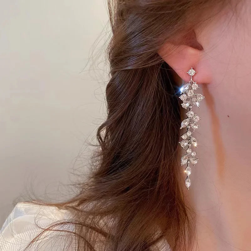 Two-Tone Leaf Drop Earrings – Carbon Zircon Pendant Style
