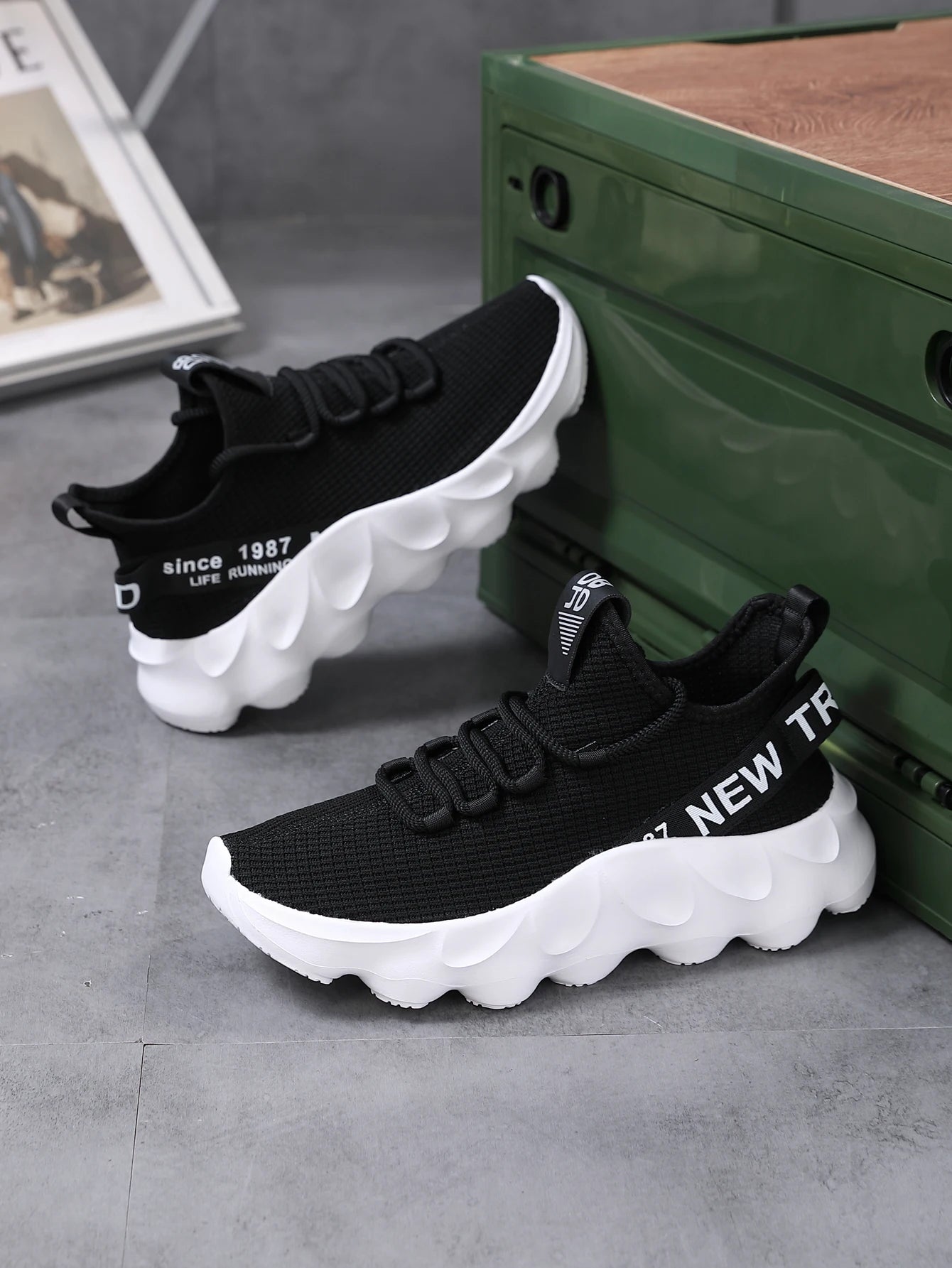 Men's Large Size Outdoor Hiking And Running Shoes Comfortable Casual Versatile Fashionable Sports Shoes for Couples Training