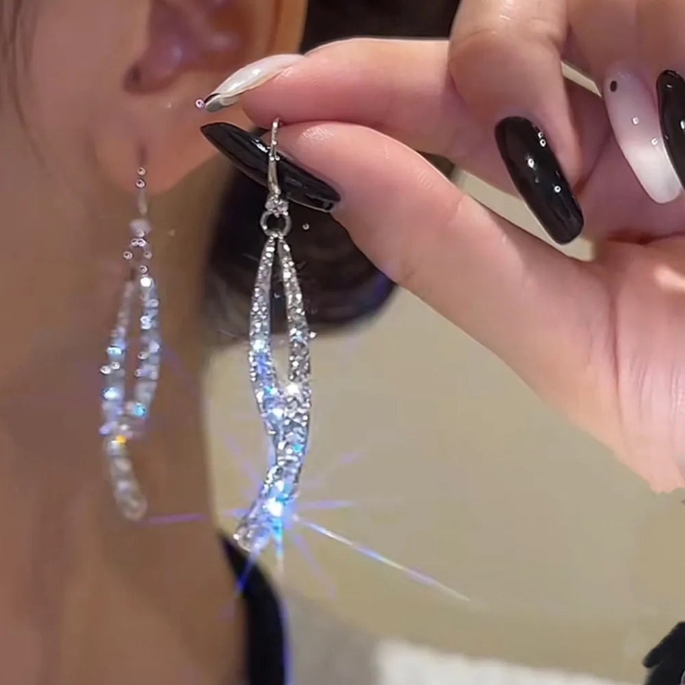 Two-Tone Leaf Drop Earrings – Carbon Zircon Pendant Style
