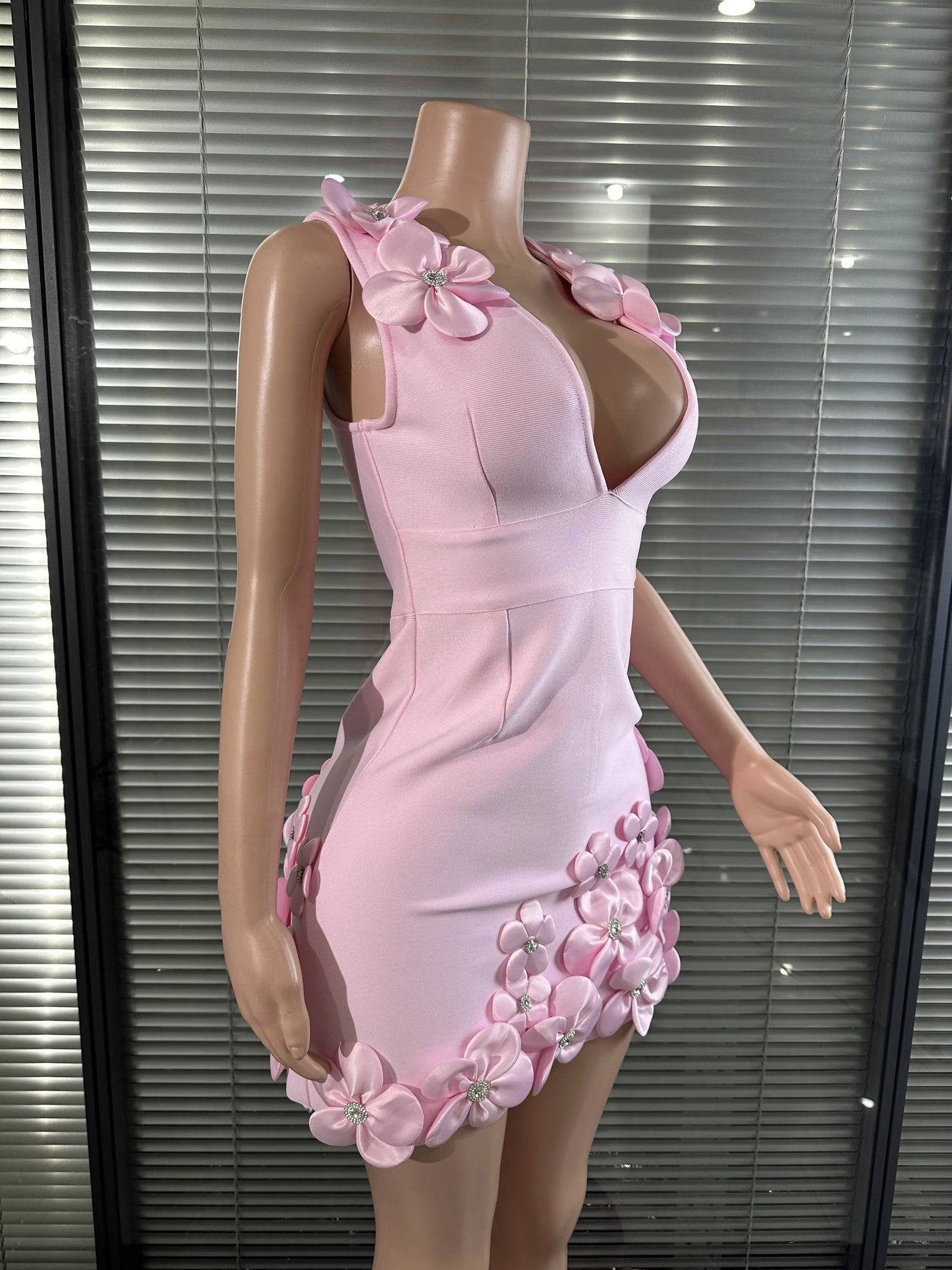 Glamorous Sexy Crystal 3D Flowers Emmbellished Deep V-neck Sleeveless High Waist Evening Party Bandage Mini Dress