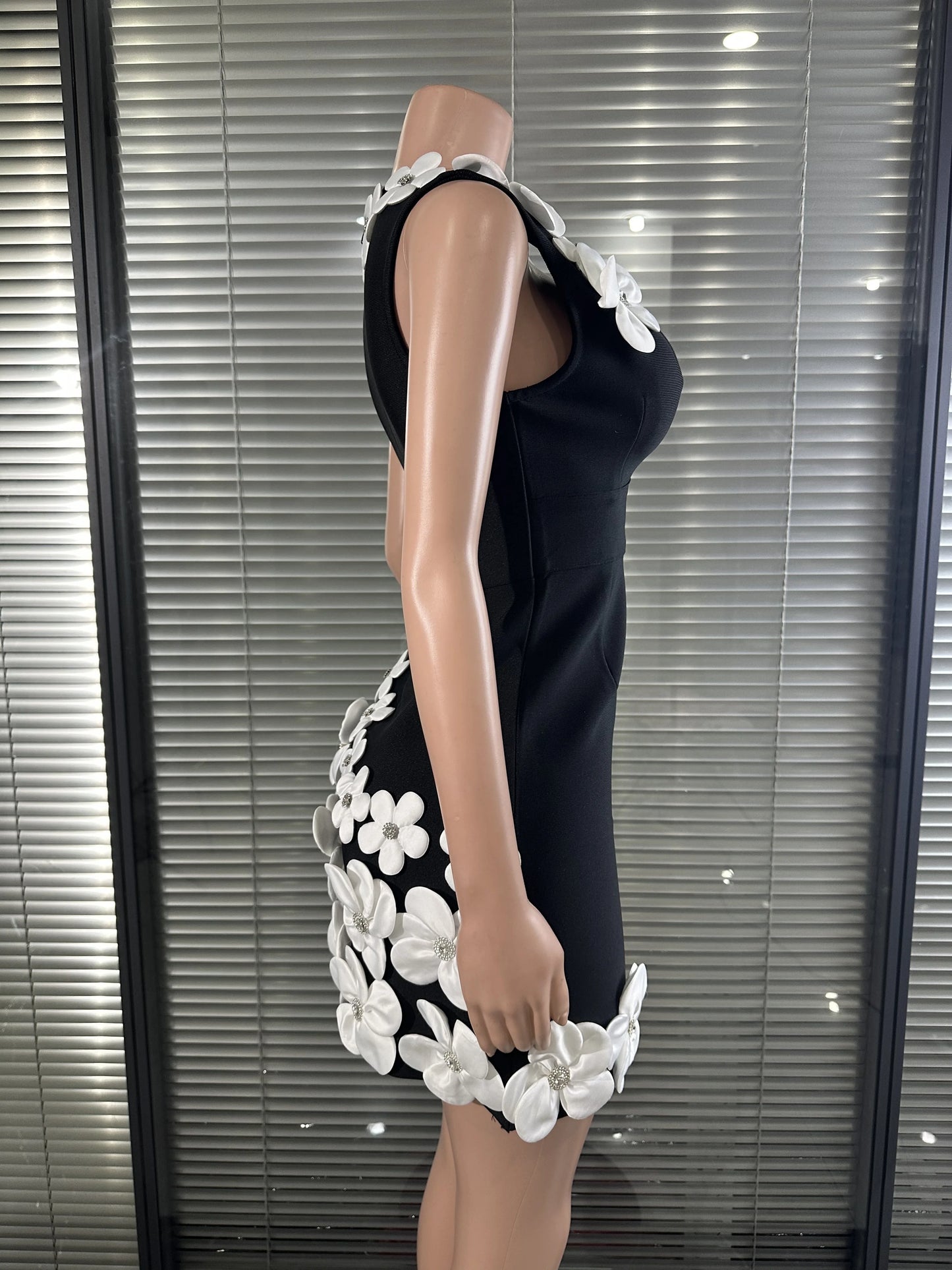 Glamorous Sexy Crystal 3D Flowers Emmbellished Deep V-neck Sleeveless High Waist Evening Party Bandage Mini Dress
