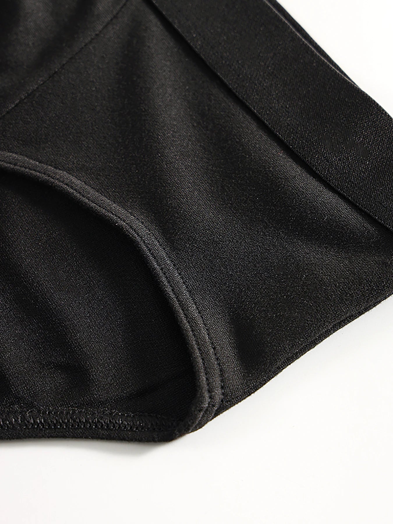 4-piece men's triangle underwear, simple and comfortable for daily use. Four-color underwear set, all-season men's underwear