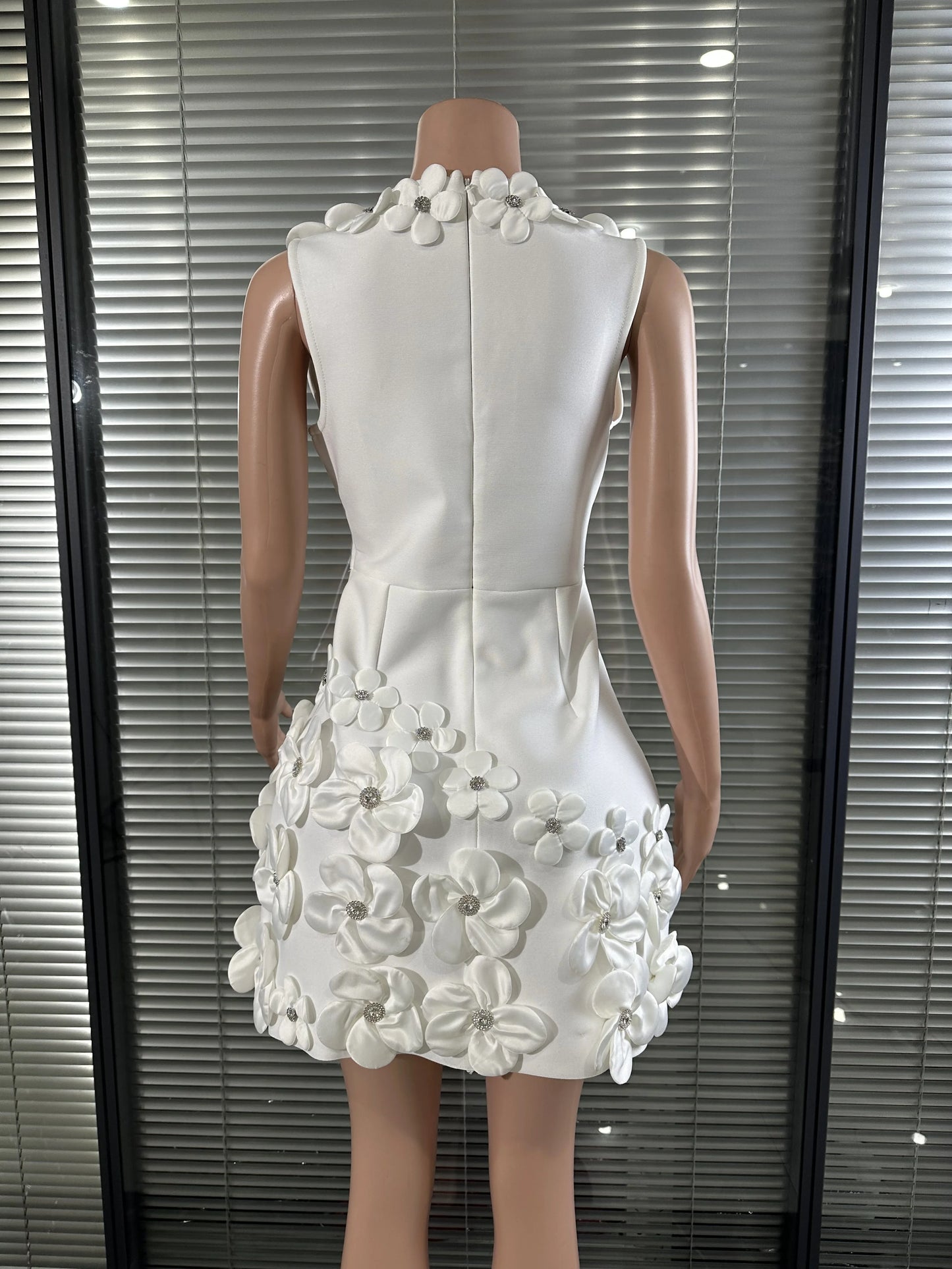 Glamorous Sexy Crystal 3D Flowers Emmbellished Deep V-neck Sleeveless High Waist Evening Party Bandage Mini Dress
