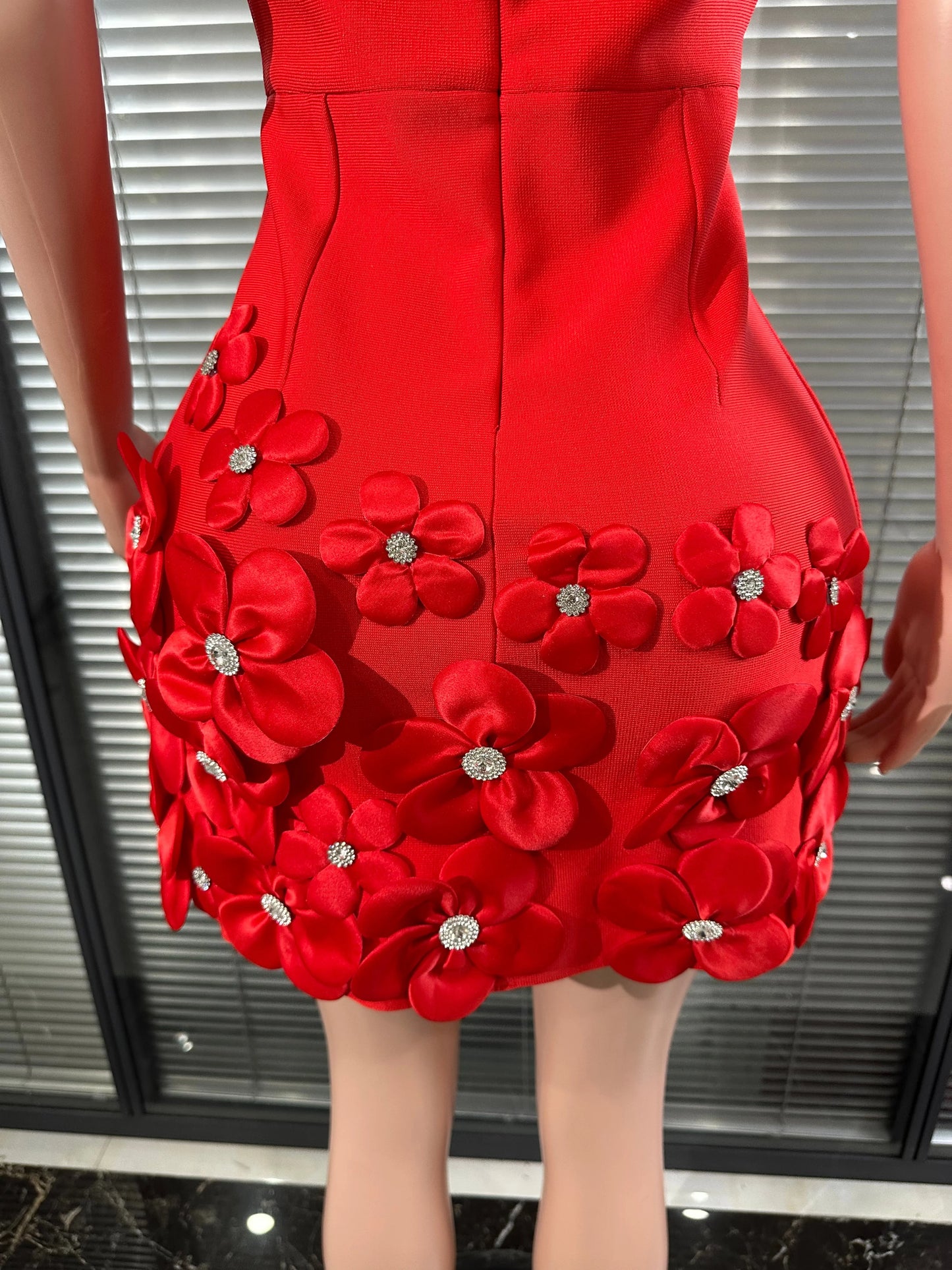 Glamorous Sexy Crystal 3D Flowers Emmbellished Deep V-neck Sleeveless High Waist Evening Party Bandage Mini Dress