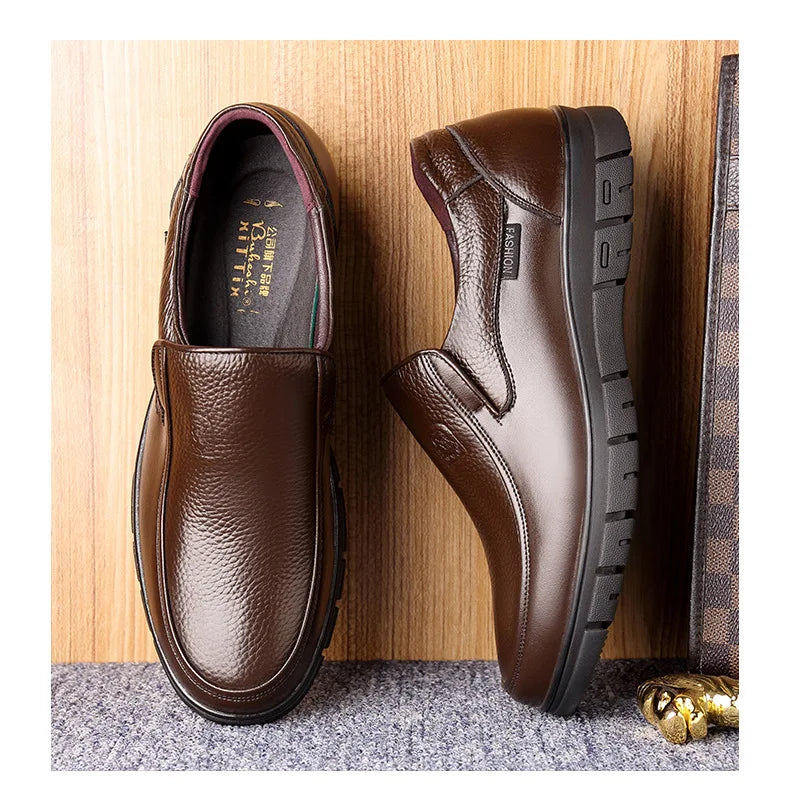 Summer New Men Leather Shoes soft soled Casual Flat Shoes Outdoor Walking shoes Comfort fashion soft leather shoes Loafers
