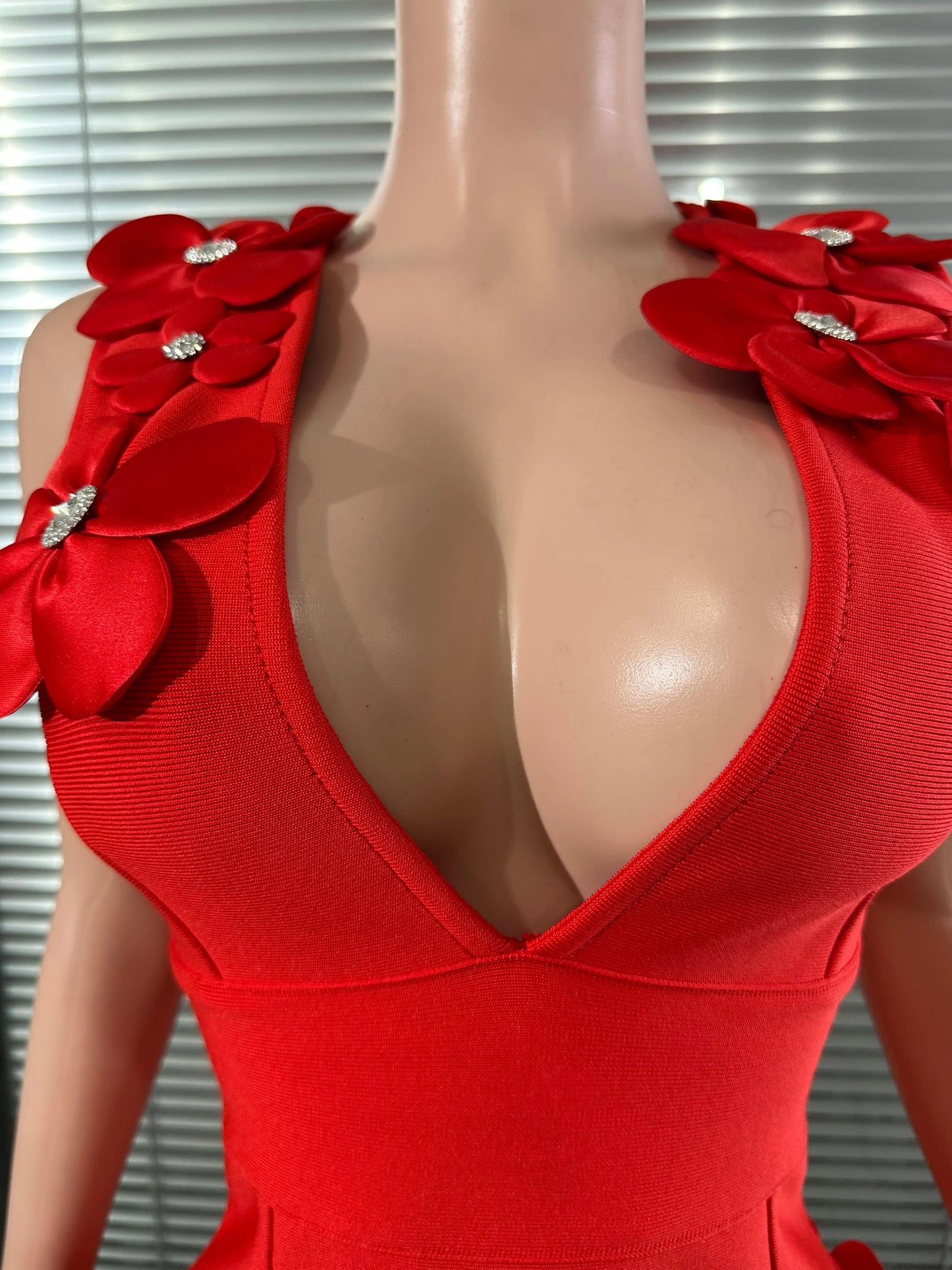 Glamorous Sexy Crystal 3D Flowers Emmbellished Deep V-neck Sleeveless High Waist Evening Party Bandage Mini Dress