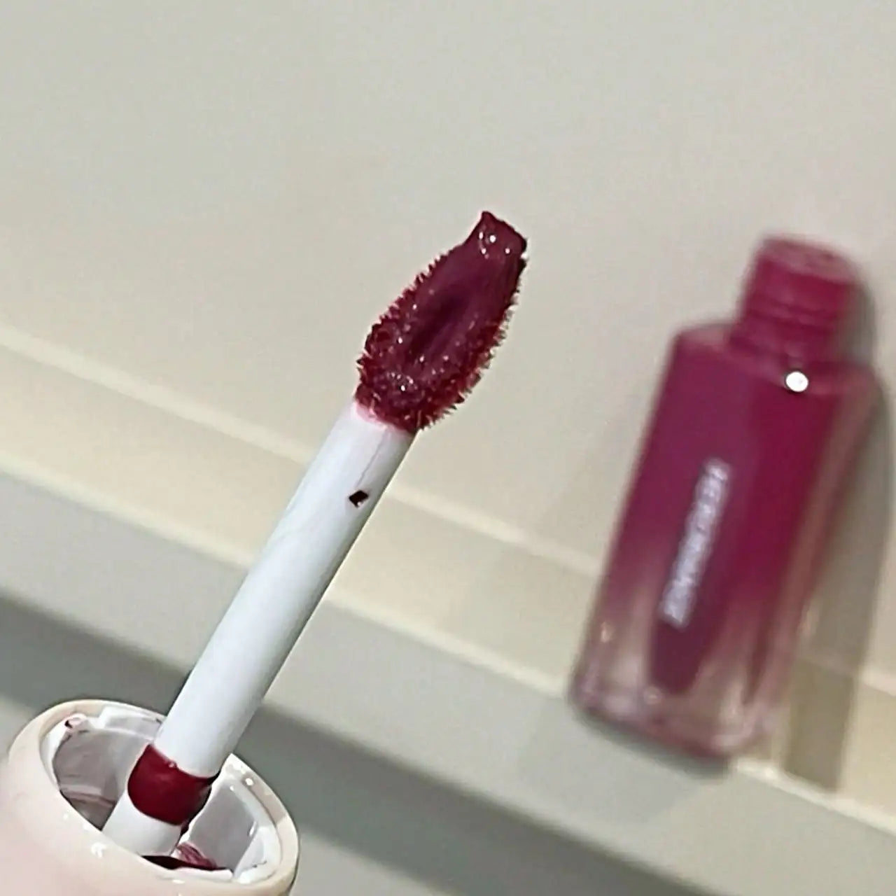 Herorange Glossy Lip Oil Moisturizing Long Lasting Fade Resistant Lip Line Repair Universal for All Skin Tones Daily & Gift Use