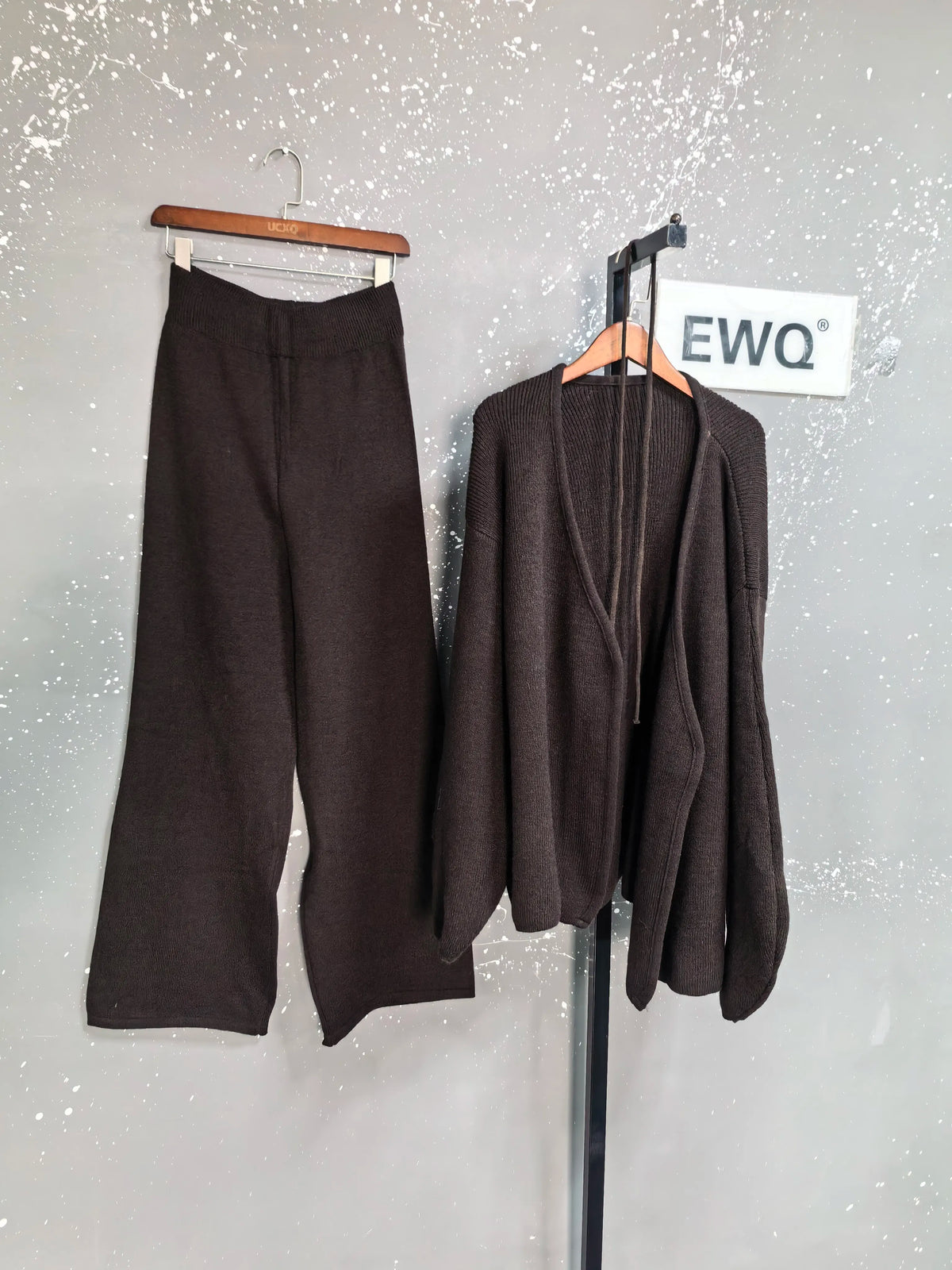 [EWQ] Fashion V-neck Long Sleeve Lace Up Sweater And High Waist Trousers Casual Women Knit Set Clothing 2025 Autumn New 16O1719