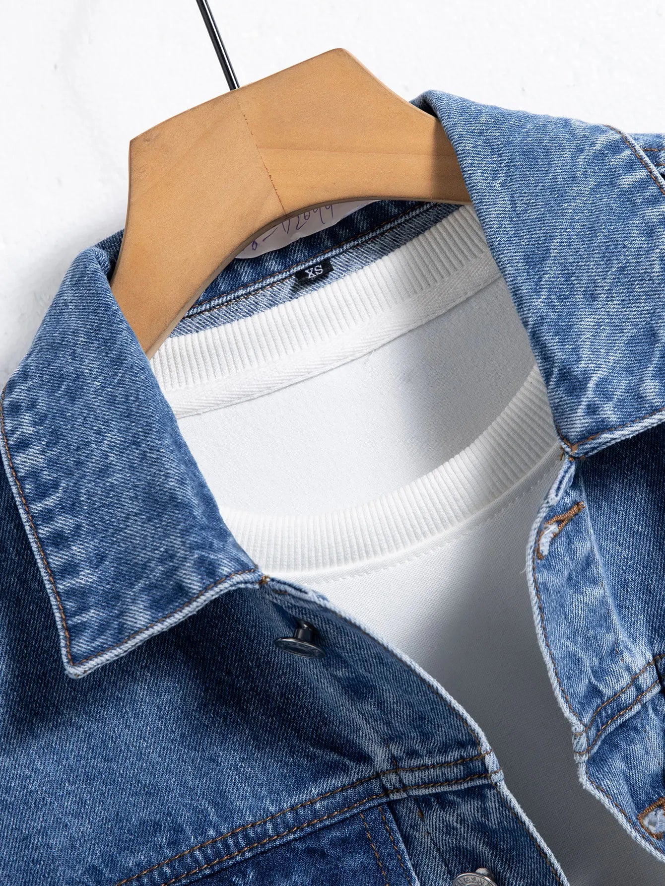 Men's Blue Denim Jacket for Spring and Autumn. Multi-Pocket Design. Regular Size with a Stylish Street Casual Style.