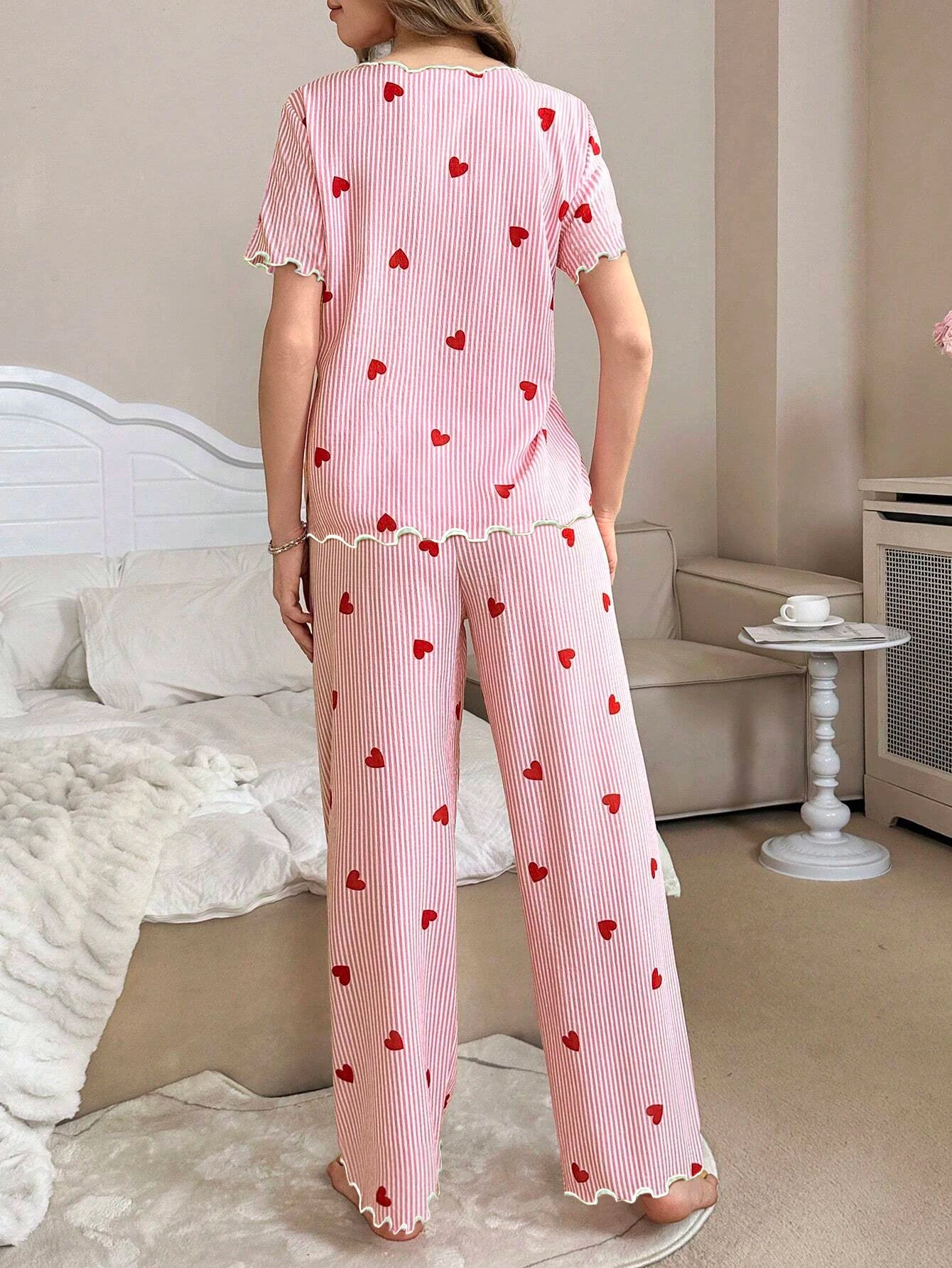Women's Autumn and Winter Pajamas, Cute Striped Heart Print, Casual and Comfortable, Fashionable Short-Sleeved Long Pants, Can B