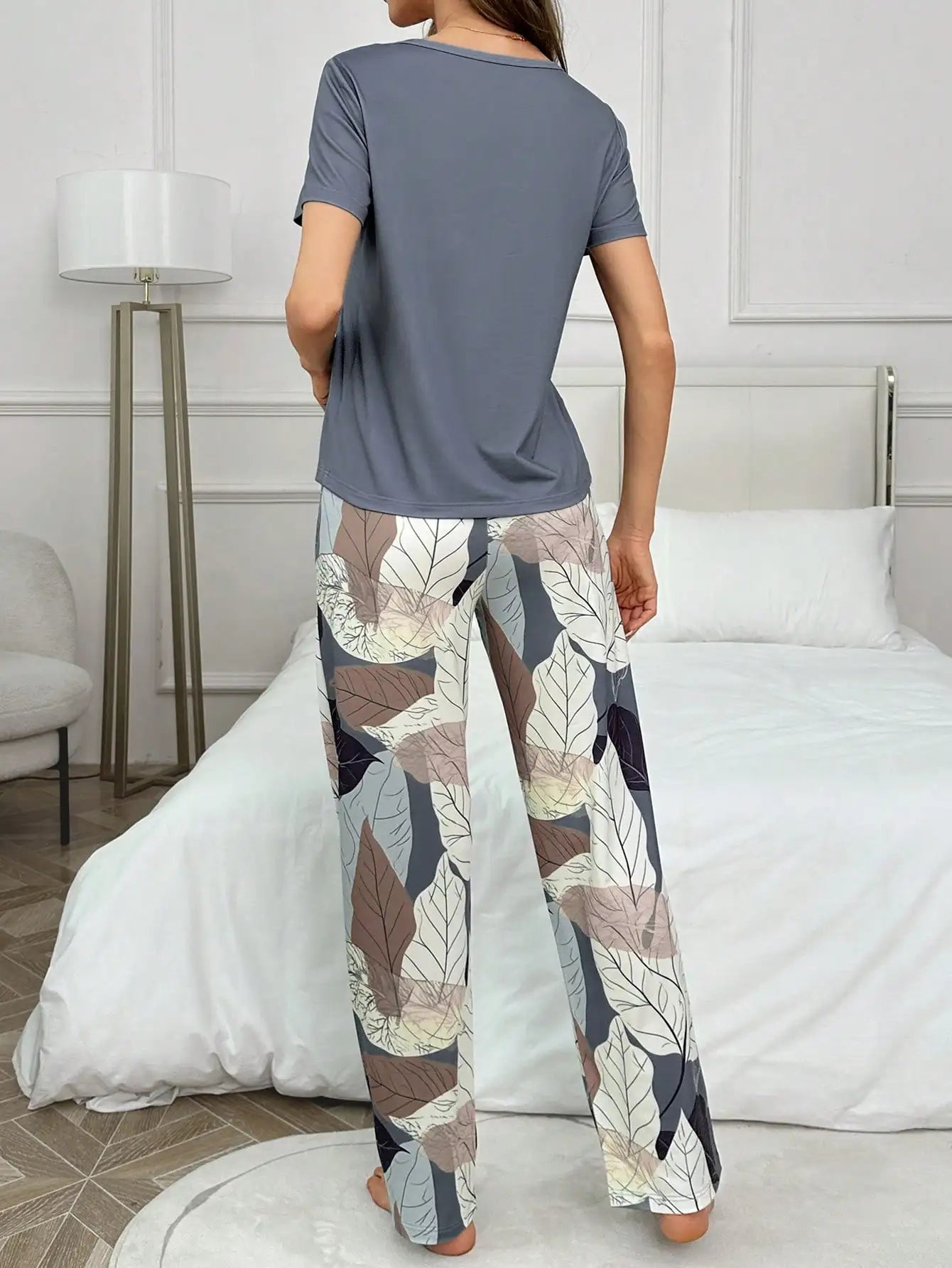2-Piece Set of Women's Four-Season Pajamas, Elegant Floral Print, Comfortable Short-Sleeved Long Pants Pajama Set
