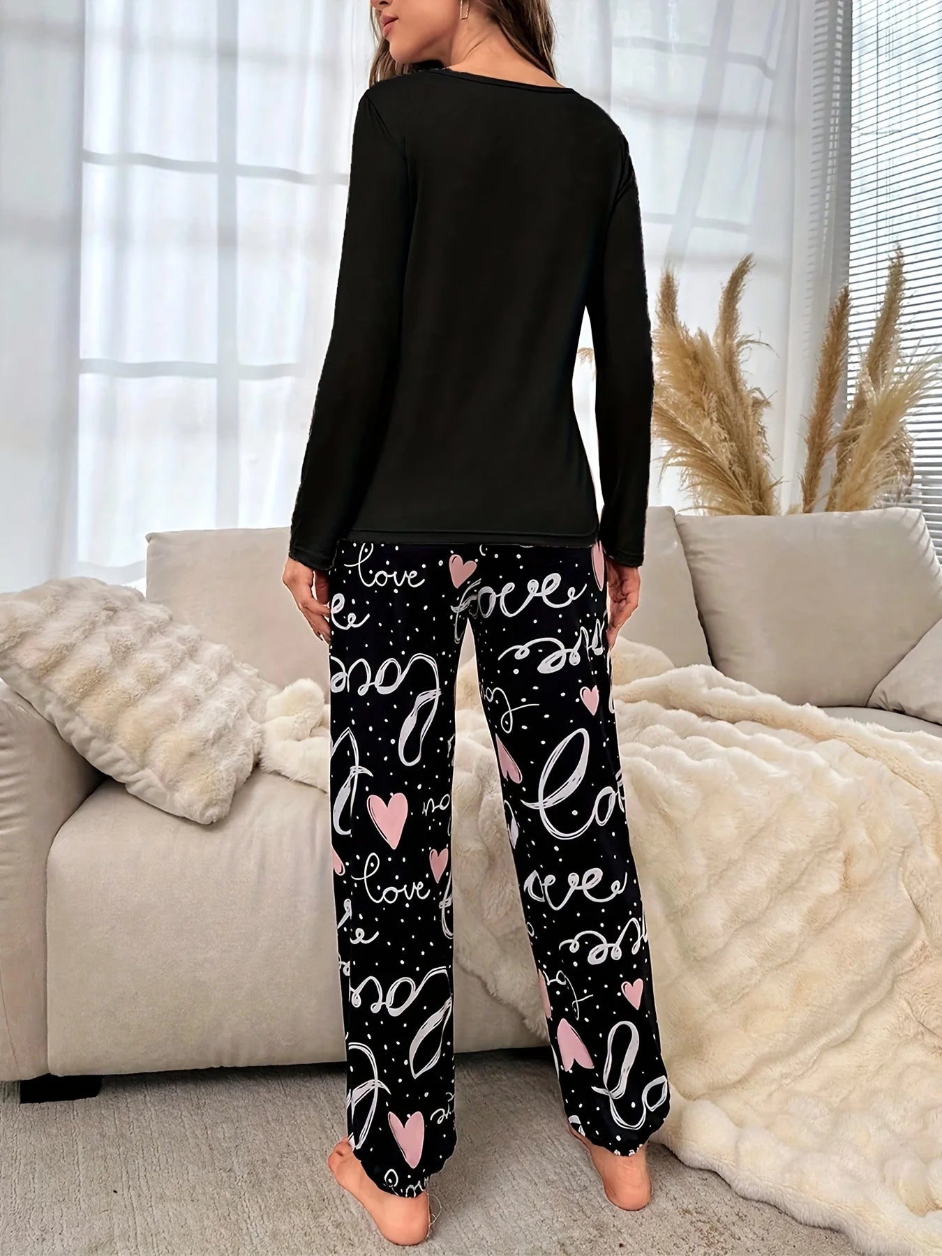 Spring Summer Autumn Winter Women's Round-neck Pullover with Heart Pattern Long-Sleeved Pants for Casual Homewear Set of 2 Piece