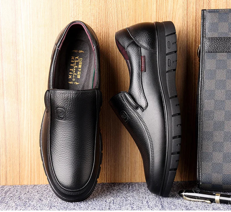 Summer New Men Leather Shoes soft soled Casual Flat Shoes Outdoor Walking shoes Comfort fashion soft leather shoes Loafers