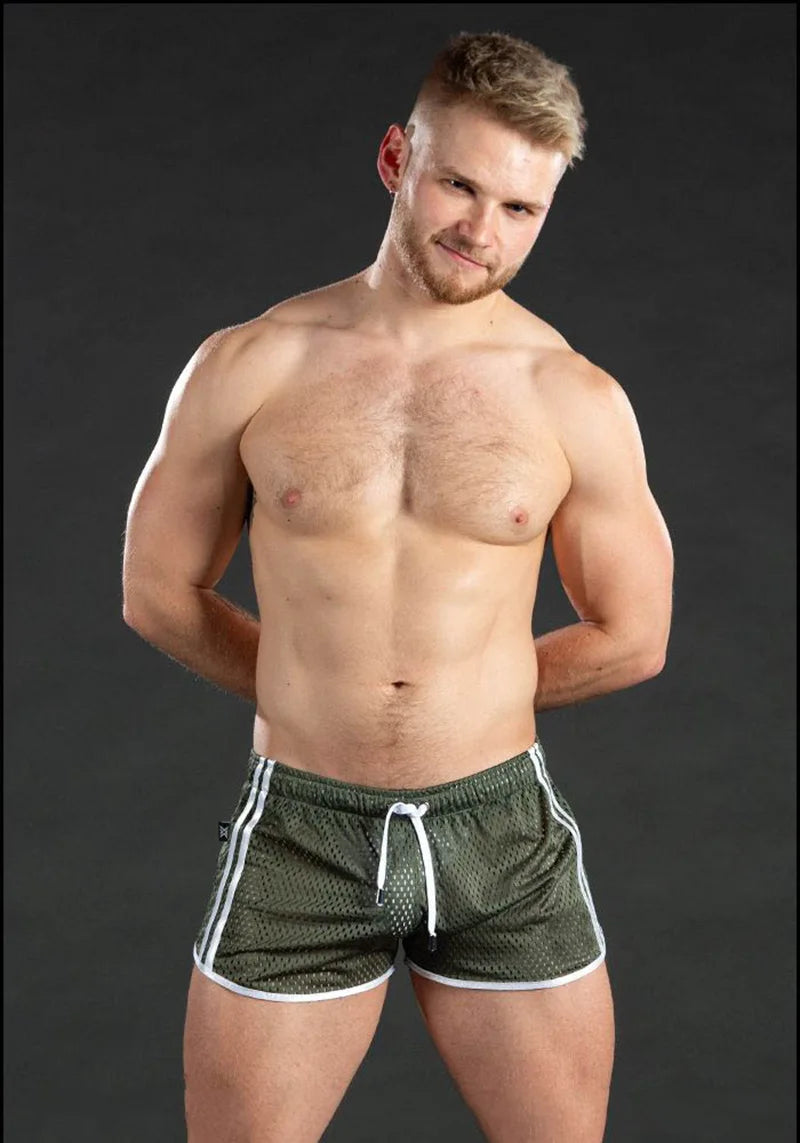 2025 new muscular fitness men's beach pants sports fitness casual quick dry hole breathable thin three-quarter pants men's sport