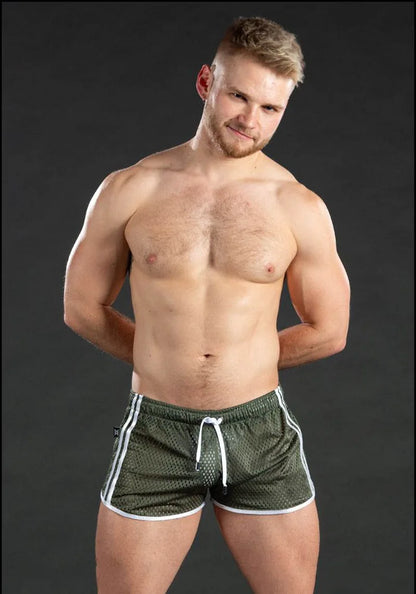 2025 new muscular fitness men's beach pants sports fitness casual quick dry hole breathable thin three-quarter pants men's sport