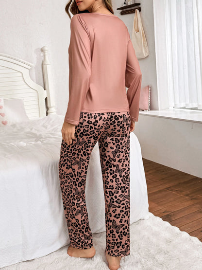 Spring, summer, autumn and winter women's two-piece pajama set featuring sweet leopard print and butterfly pattern on the collar