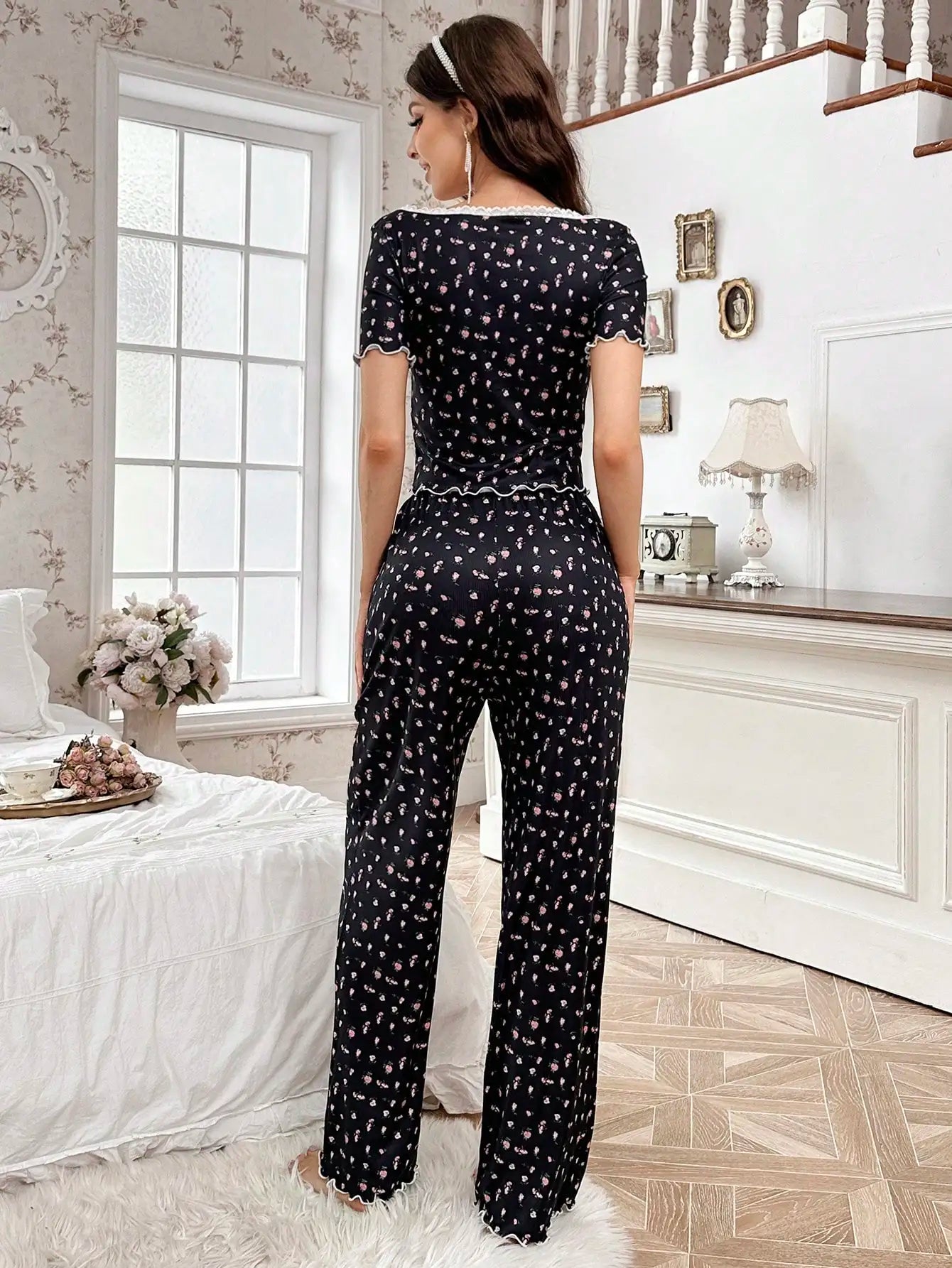 Women's Retro Floral Pajama Set for Autumn & Winter, Lace-Trimmed V-Neck Short-Sleeve & Long-Pant Set