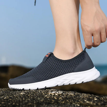 Lightweight Slip-On Shoes for Summer, Large Mesh Breathable Men's Shoes, Ultra-Light Soft-Soled Sports Shoes