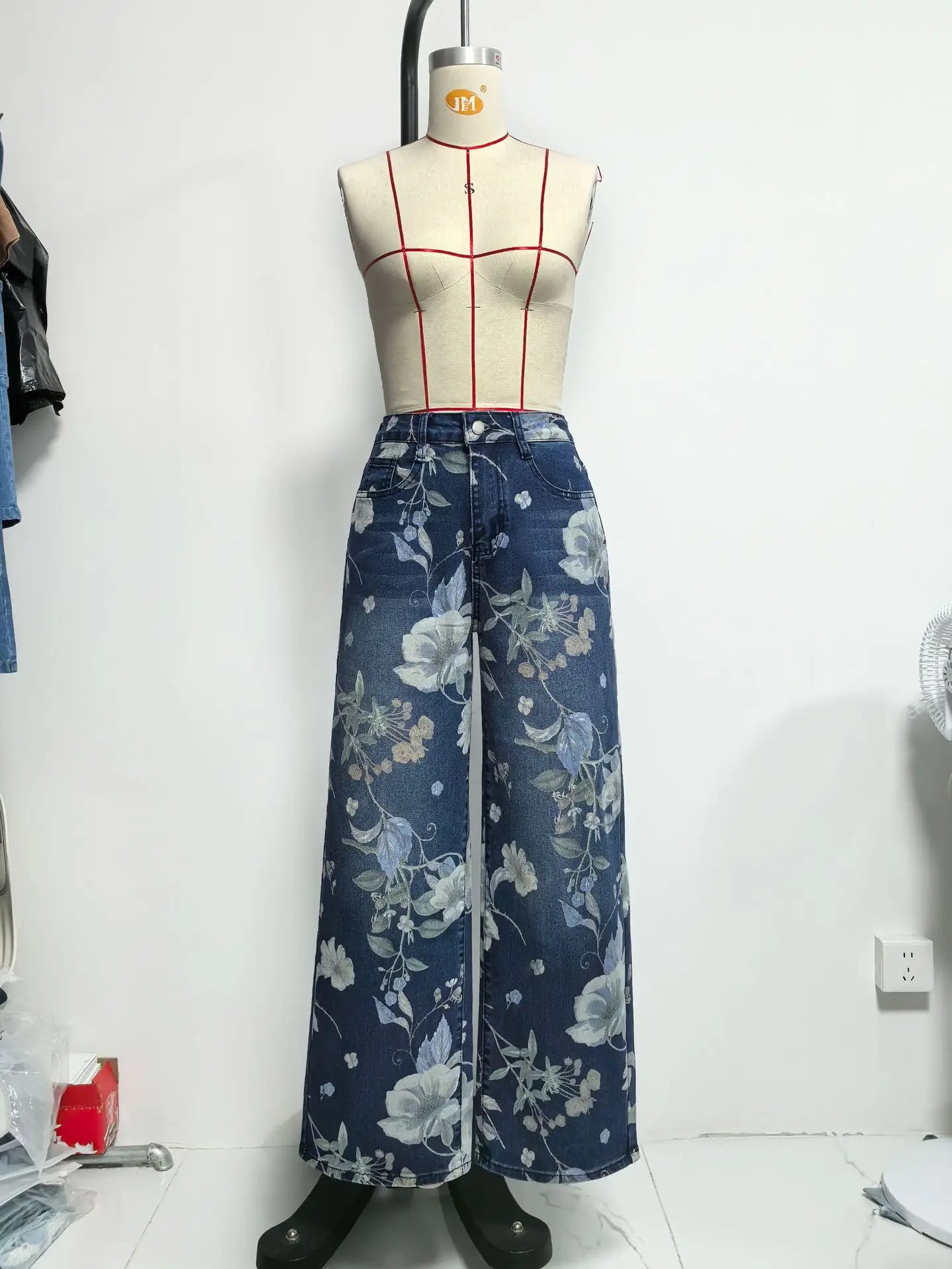 New for 2026: Women's Blue High-waisted Stretch Jeans, Vintage-style Loose-fit Wide-leg Denim Pants with A Floral Print.