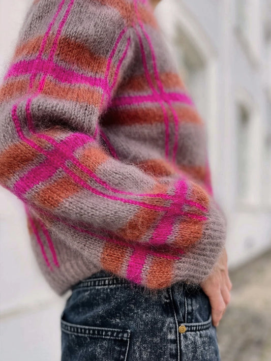 New Autumn and Winter Niche Knit Cardigan for Women, Designed in a Lazy Style, Purple Striped Pattern, Straight Round Neck Design, Pullover Top, Casual and Elegant Autumn/Winter Top, Basic Versatile Style for Urban Commuting,