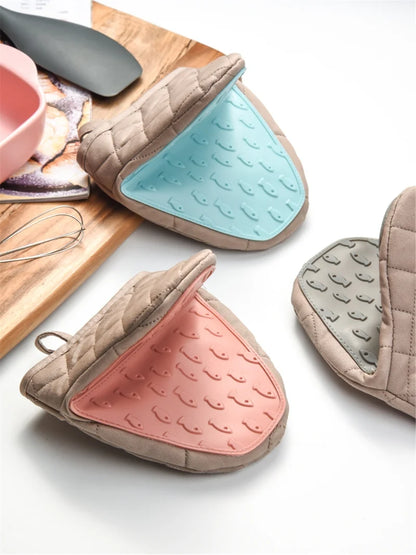 Silicone Oven Glove Fish Shaped | Heat Resistant Kitchen Mitt With Thermal Insulation - ZOOMNSTORE