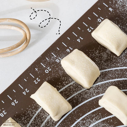 Silicone Pastry Mat | Non Stick Dough Rolling Pad - Eco Friendly Baking Mat 30x40cm - ZOOMNSTORE