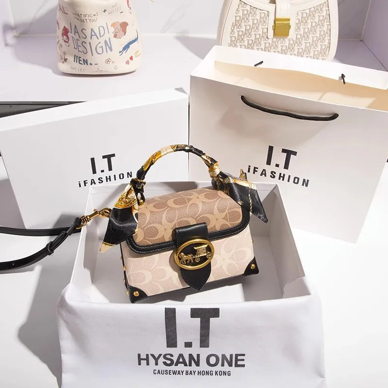 Minimalist Small Handbag - Fashionable Crossbody Bag for Women - ZOOMNSTORE