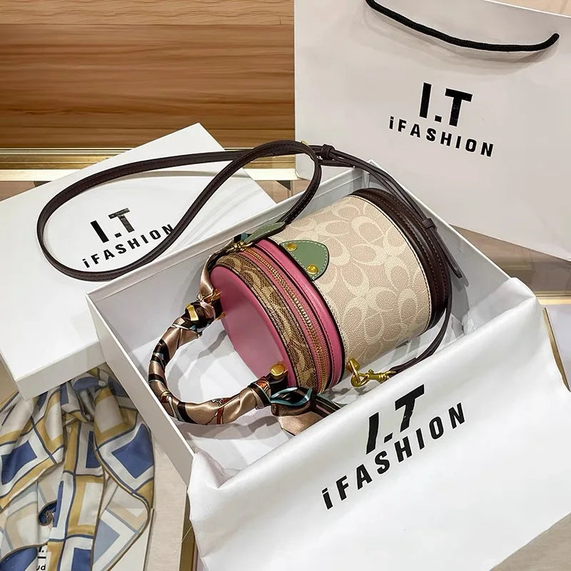 Minimalist Small Handbag - Fashionable Crossbody Bag for Women - ZOOMNSTORE