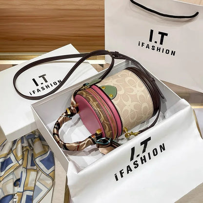 Minimalist Small Handbag - Fashionable Crossbody Bag for Women - ZOOMNSTORE