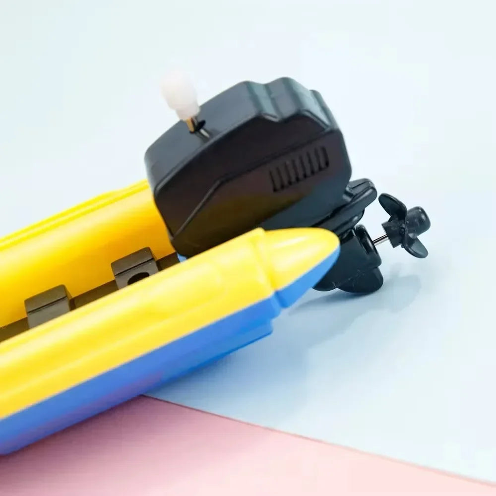 Speed Boat Wind-Up Toy - Classic Bath Toy for Kids - ZOOMNSTORE
