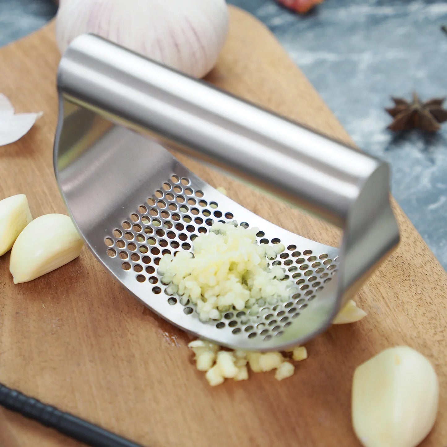 Stainless Steel Garlic Press | Manual Garlic Crusher & Ergonomic Squeezer - ZOOMNSTORE