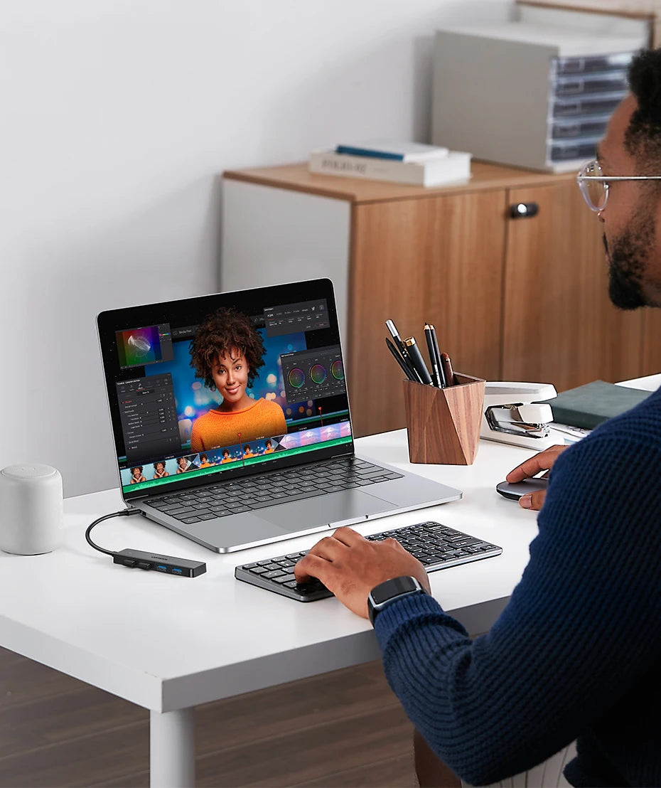 USB 3.0 Hub – 4 Port USB Hub For Laptop, MacBook Compatible, Portable & Compact - ZOOMNSTORE