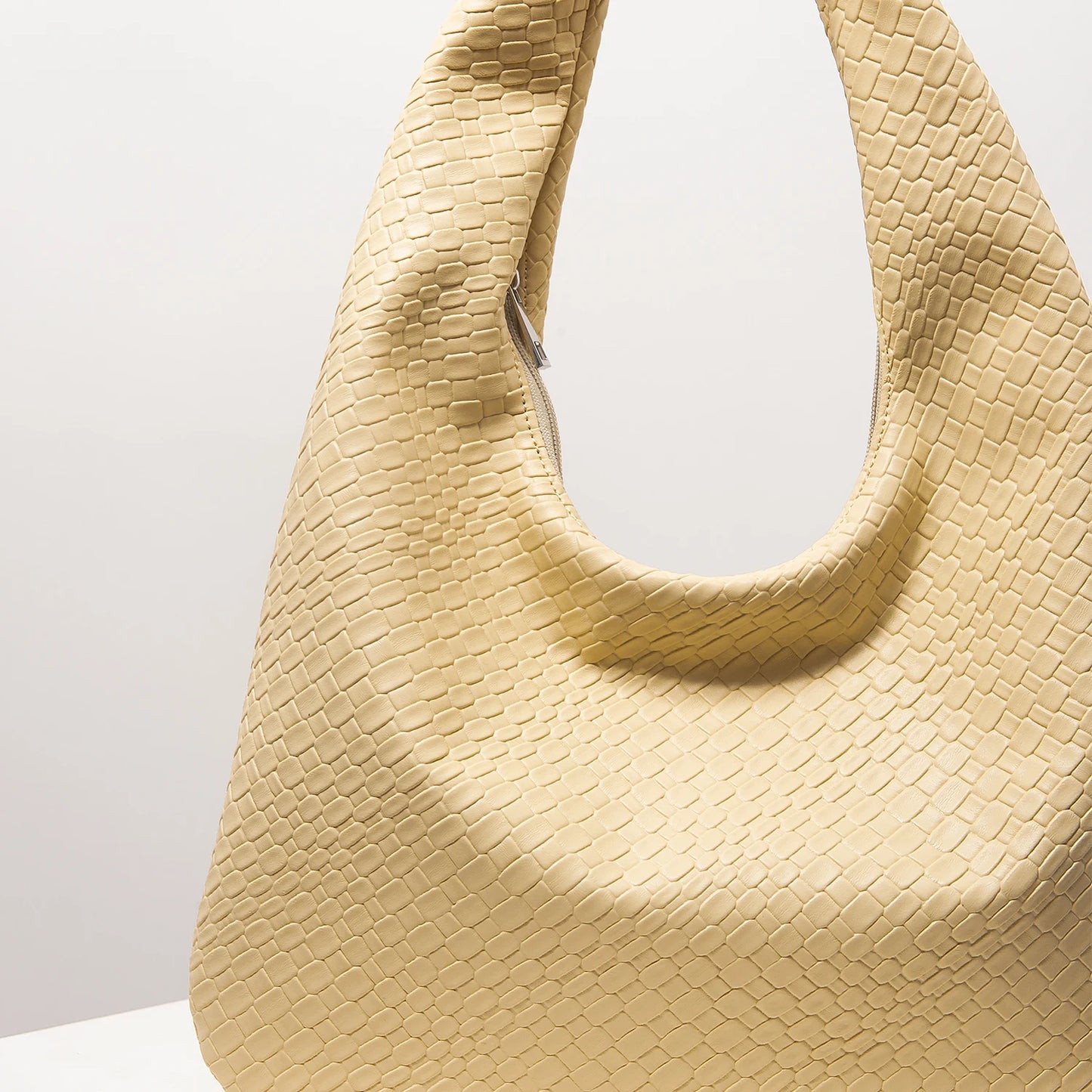 Vintage Leather Shoulder Bag - Large Capacity Women's Tote With Zipper Closure Purse - ZOOMNSTORE
