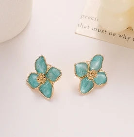 Vintage Stud Earrings – Hypoallergenic Gold Plated Flower Studs for Women’s Party - ZOOMNSTORE