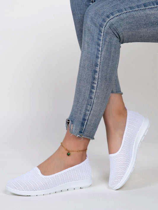 Women's Breathable Mesh Shoes - Summer Flat Casual Sneakers with Elastic Band Closure - ZOOMNSTORE